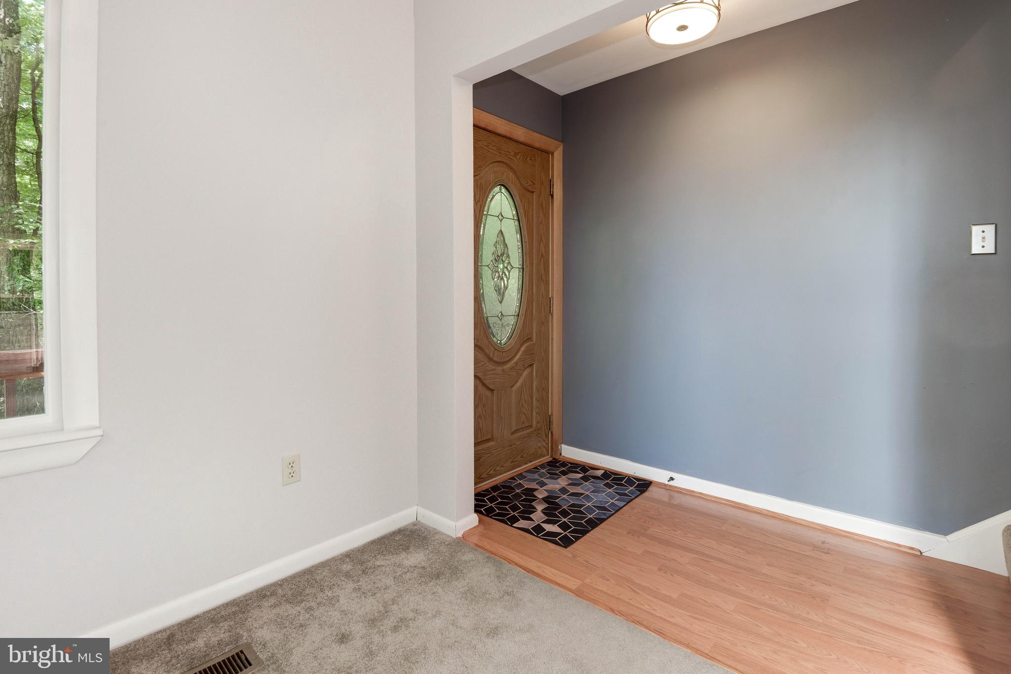 1619 Summit Drive Haymarket, VA 20169 - Photo 4 of 62 an empty room with windows