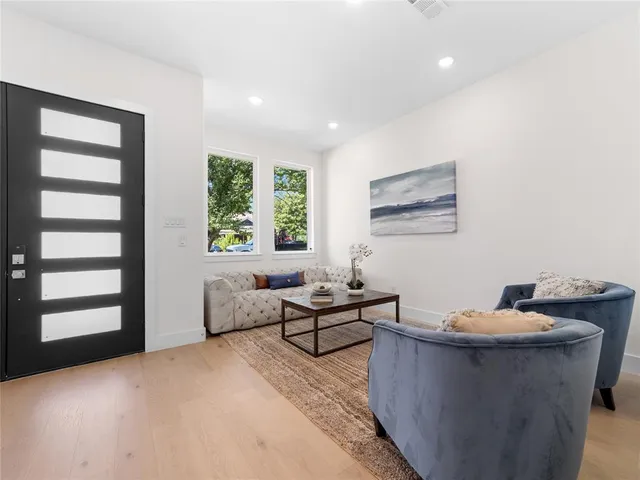 $899,900 | 426 Martinique Avenue, Dallas, TX 75223