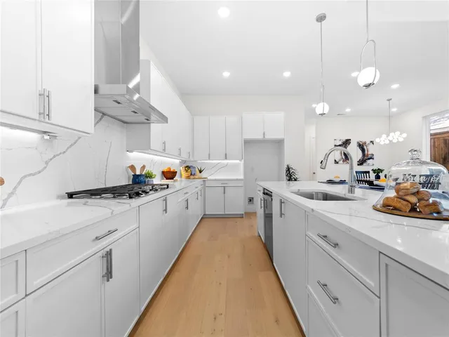 $899,900 | 426 Martinique Avenue, Dallas, TX 75223