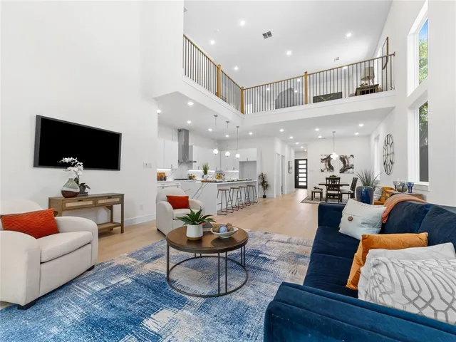 $899,900 | 426 Martinique Avenue, Dallas, TX 75223