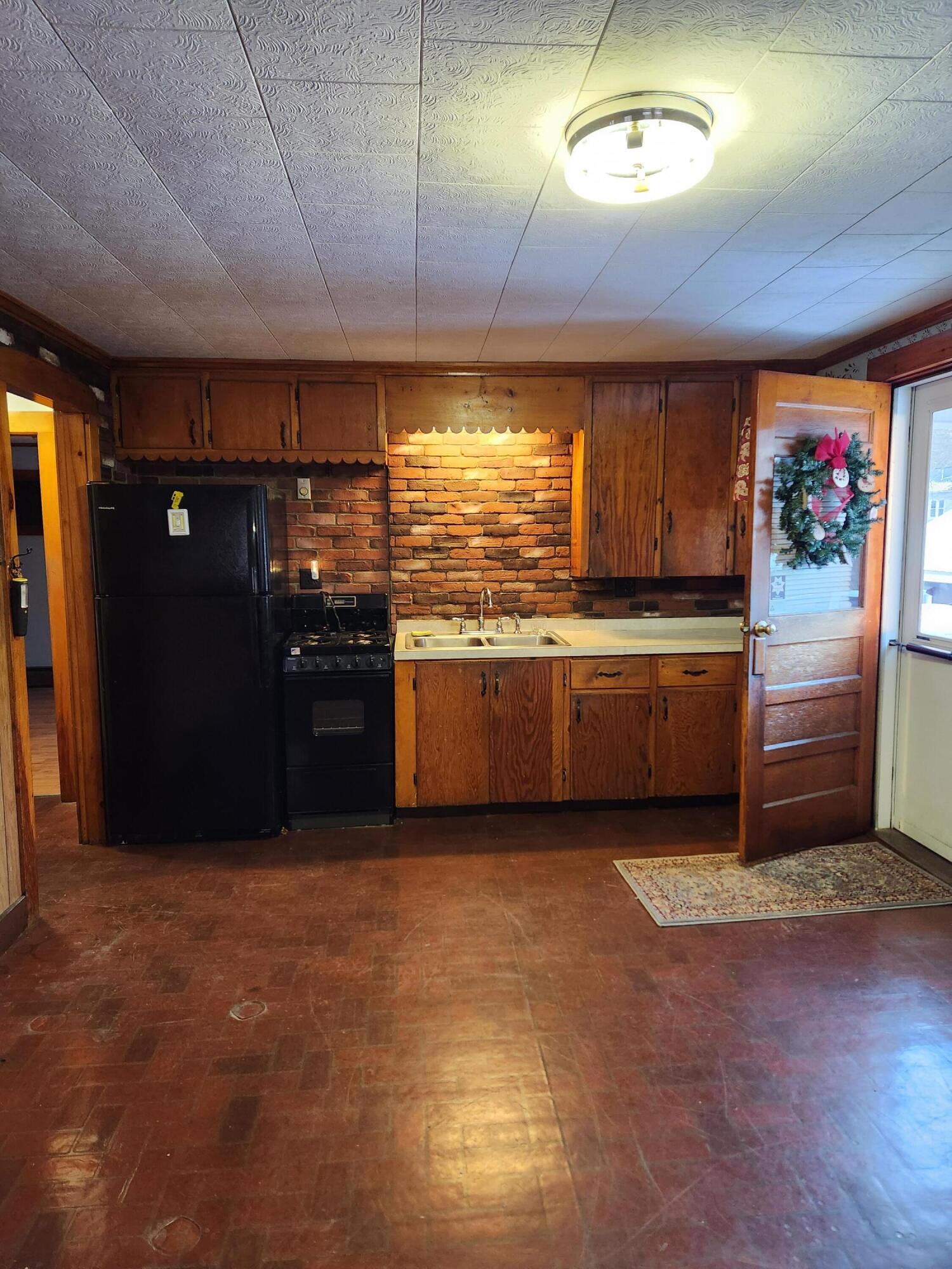 3 Roosevelt Street Springvale, ME 04083 - Photo 5 of 15 Kitchen
