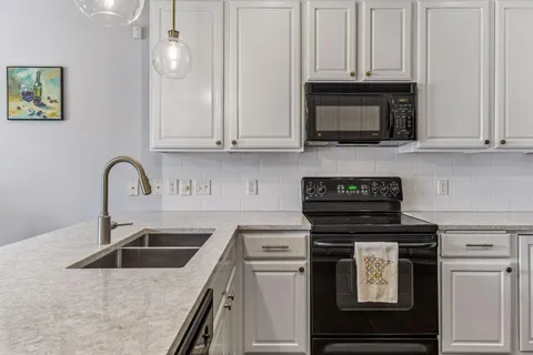 $319,900 | 5035 Garland Lane, Unit 5035E, Plymouth, MN 55446