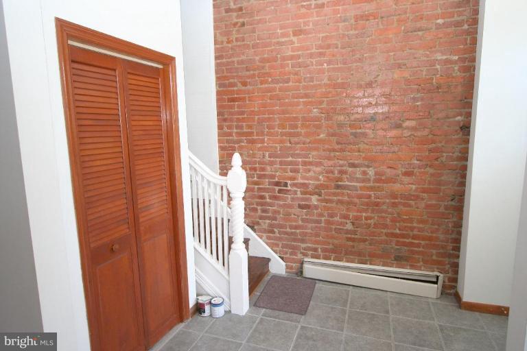 149 Adams Street Northwest Washington, DC 20001 - Photo 2 of 9 Entrance / Foyer