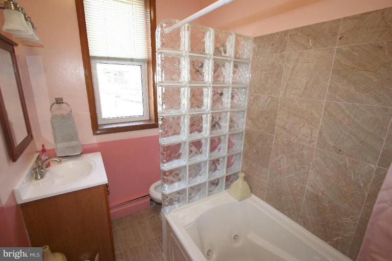 149 Adams Street Northwest Washington, DC 20001 - Photo 7 of 9 Bath #1