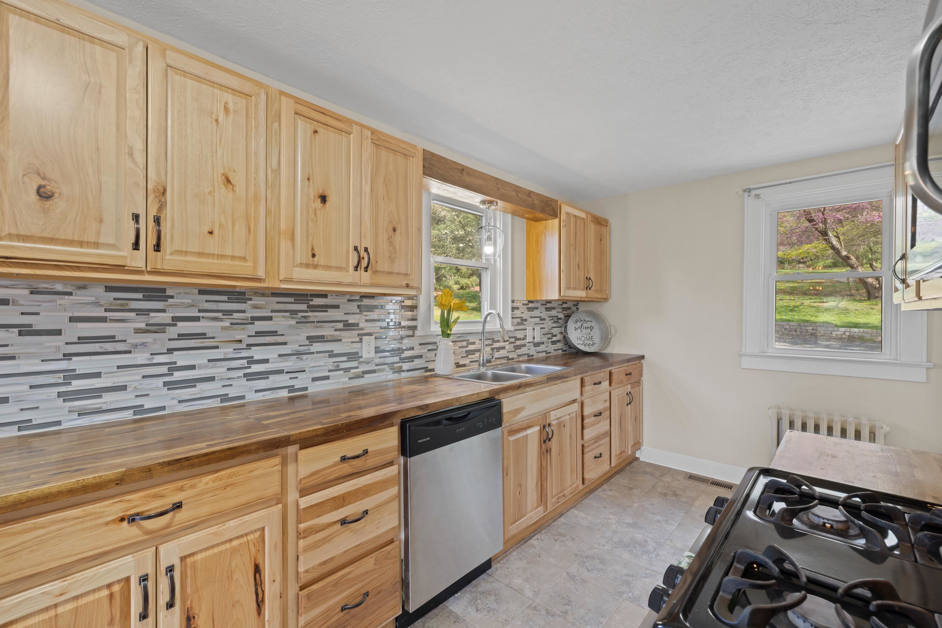 244 Bookerdale Road Waynesboro, VA 22980 - Photo 7 of 54 Gallery Image 7