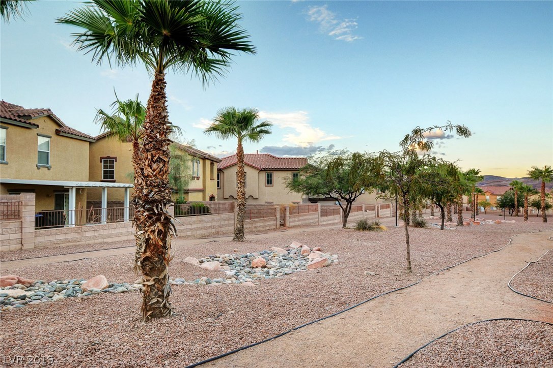 1147 Gecko Road Henderson, NV 89002 - Photo 6 of 40