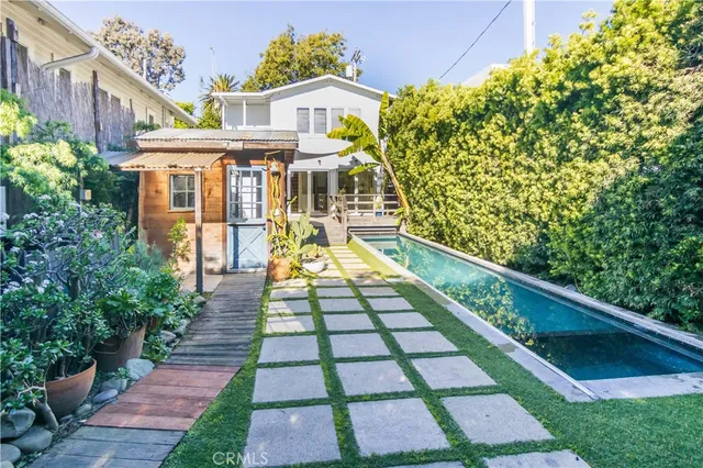 a view of yard with large trees