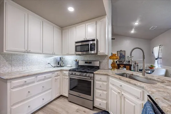 $445,000 | 1301 North St Charles Avenue, Pilot Point, TX 76258