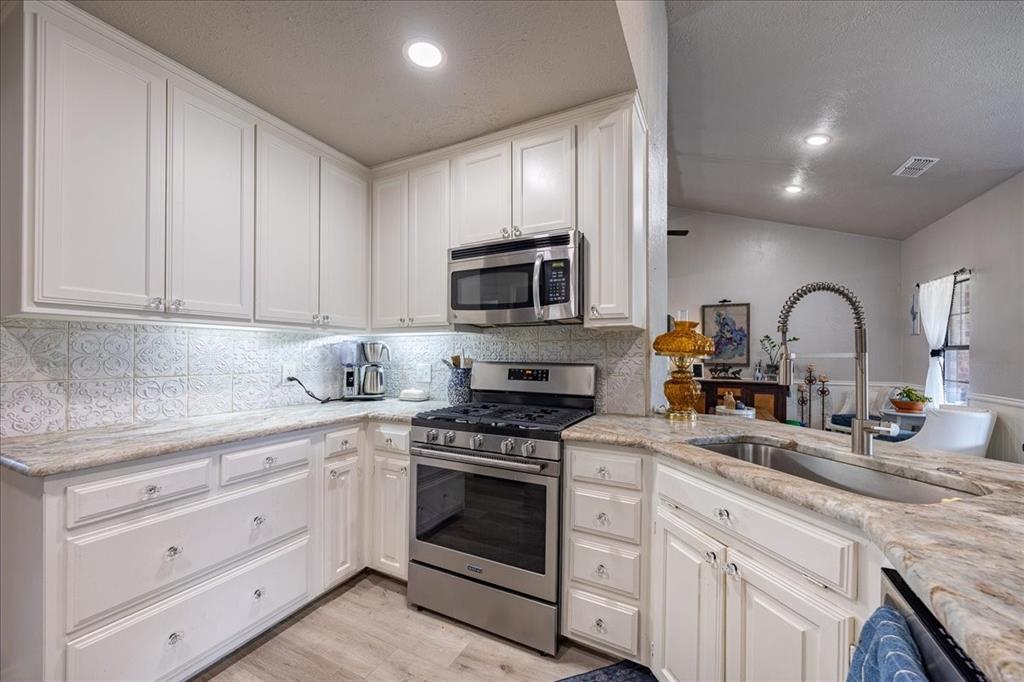 1301 North St Charles Avenue Pilot Point, TX 76258 - Photo 14 of 37