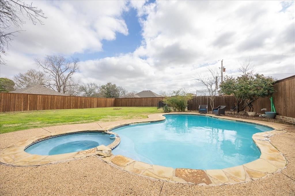 1301 North St Charles Avenue Pilot Point, TX 76258 - Photo 29 of 37