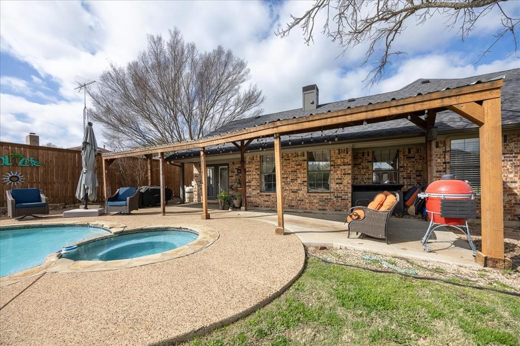 1301 North St Charles Avenue Pilot Point, TX 76258 - Photo 30 of 37