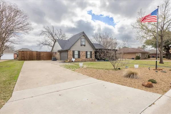 $445,000 | 1301 North St Charles Avenue, Pilot Point, TX 76258