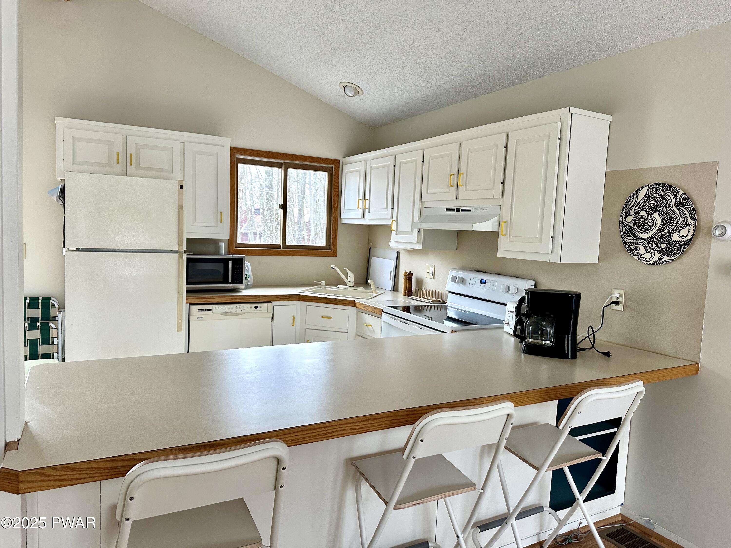 107 Ridgeway Drive Hawley, PA 18428 - Photo 5 of 27 Breakfast Bar