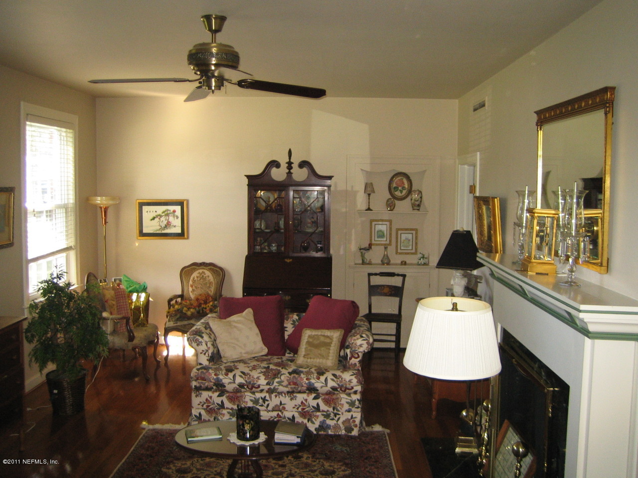 3053 Jolly Road Jacksonville, FL 32207 - Photo 6 of 17 a living room with furniture