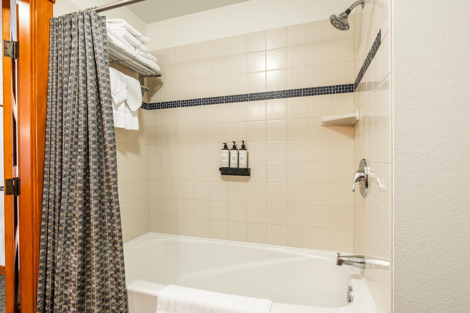 6201 Minaret Road, Unit 2312 Mammoth Lakes, CA 93546 - Photo 26 of 41 a bathroom with a bathtub and shower