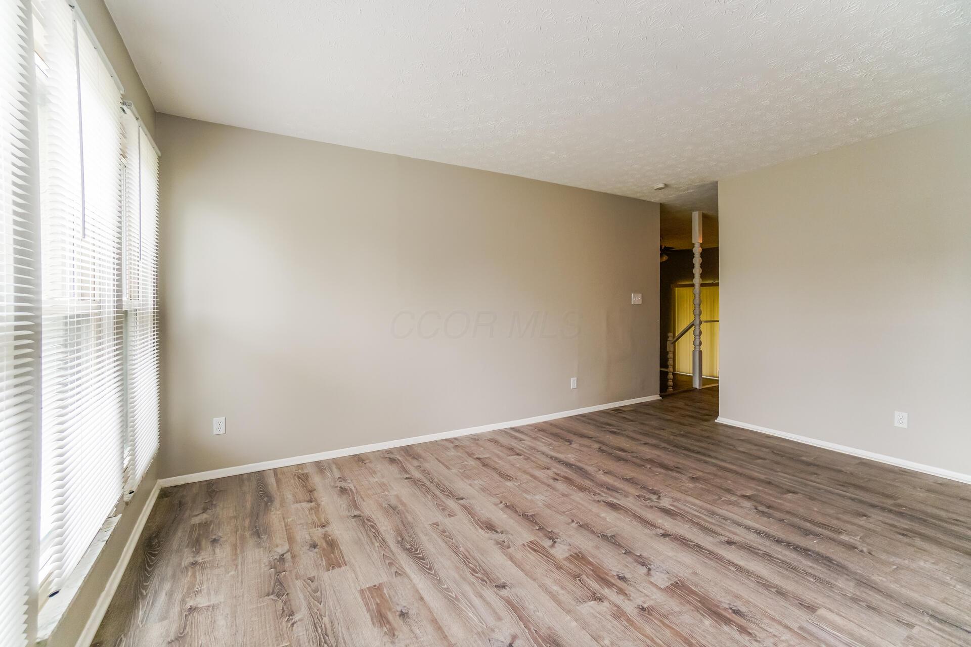 1659 Greenville Road Columbus, OH 43223 - Photo 5 of 15 5 Living Room