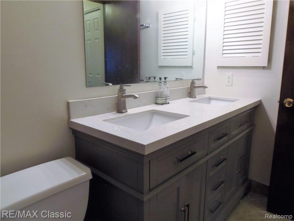 2049 Duck Lake Road North, Unit 5 Highland, MI 48356 - Photo 7 of 15