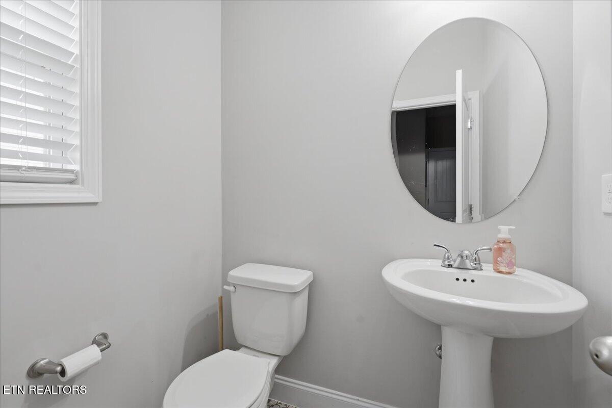8144 River House Road Knoxville, TN 37931 - Photo 10 of 34 10-Half Bath