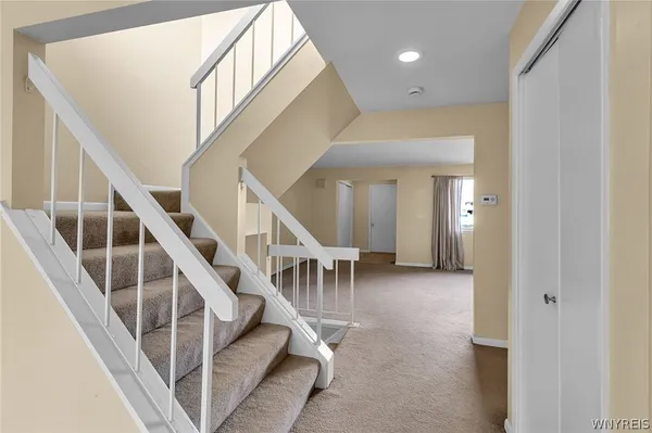 $249,900 | 1501 Forest Edge Drive, Amherst, NY 14051