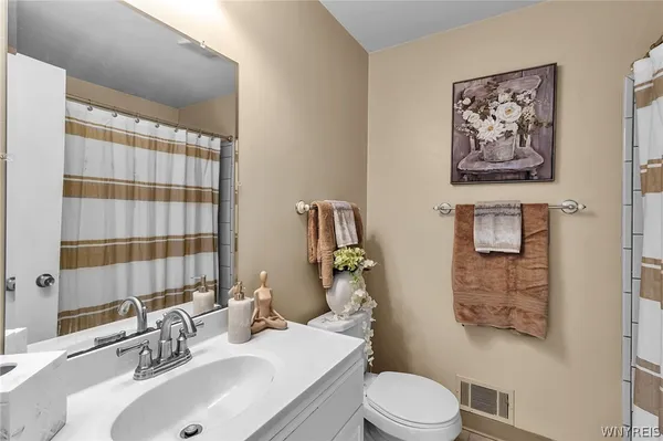 $249,900 | 1501 Forest Edge Drive, Amherst, NY 14051