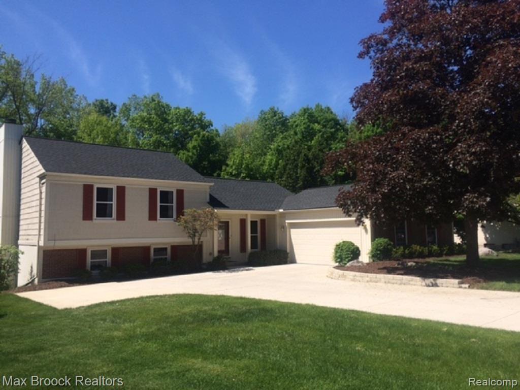 2071 North Fairview Lane Rochester Hills, MI 48306 - Photo 1 of 40