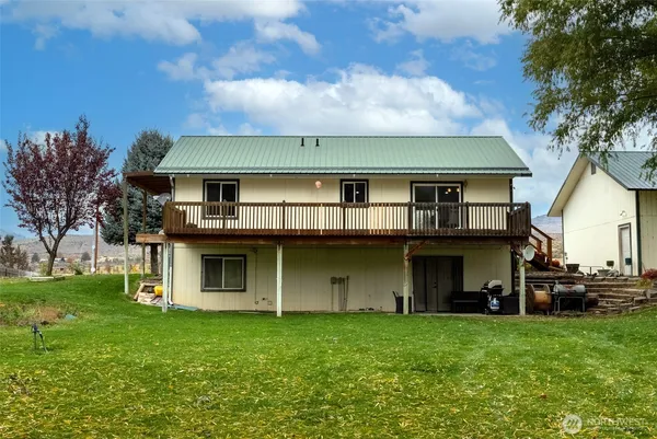 a view of a yard in front of a house