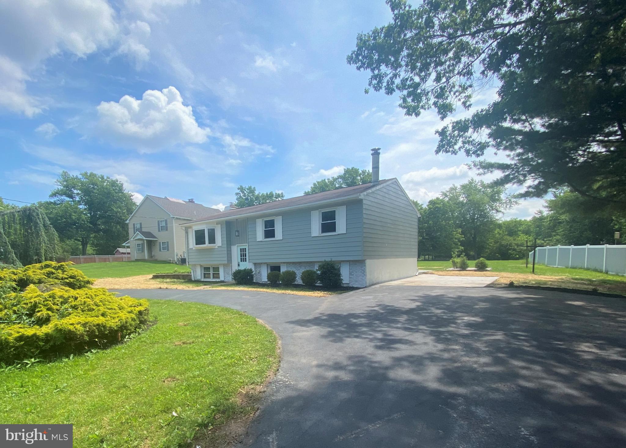 2333 East Orvilla Road Hatfield, PA 19440 - Photo 2 of 28 Gallery Image 2