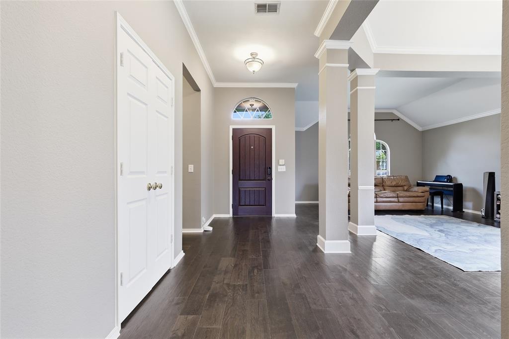 908 Chapel Drive Denton, TX 76205 - Photo 3 of 26