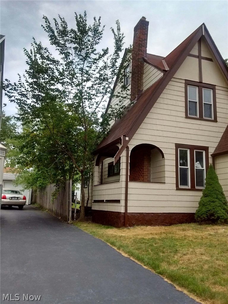 939 Vineshire Road Cleveland Heights, OH 44121 - Photo 3 of 16