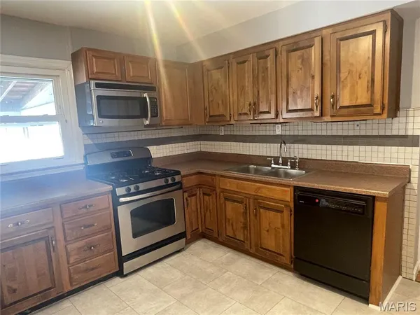 $1,575 | 805 St Patrice Lane, Florissant, MO 63031