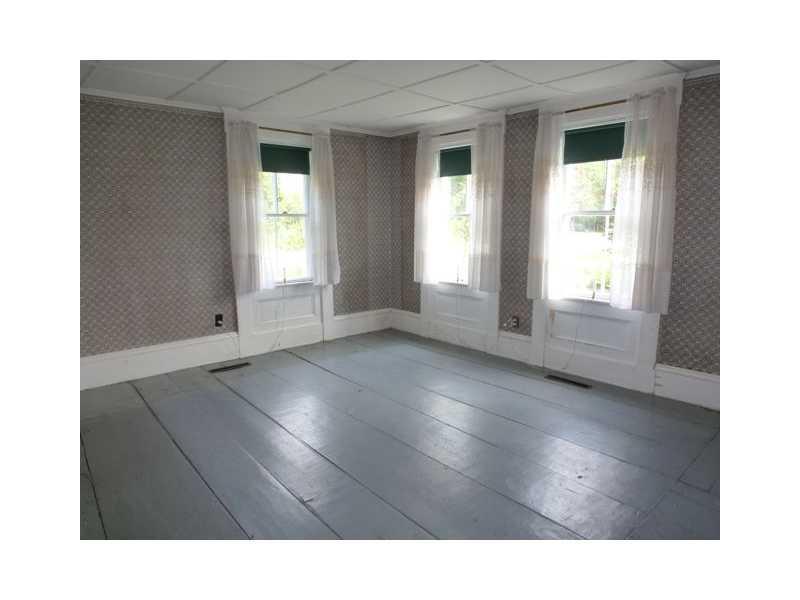 33 Fir Hollow Road Pemaquid, ME 04558 - Photo 12 of 35 Living Room.