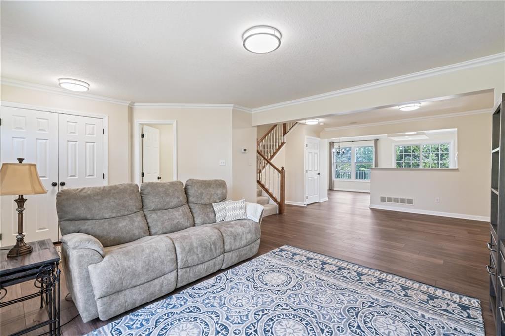 36 Castle View Drive McKees Rocks, PA 15136 - Photo 2 of 28 Updated flooring!