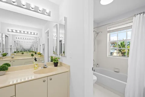 $1,250,000 | 620 Northwest 204th Avenue, Pembroke Pines, FL 33029