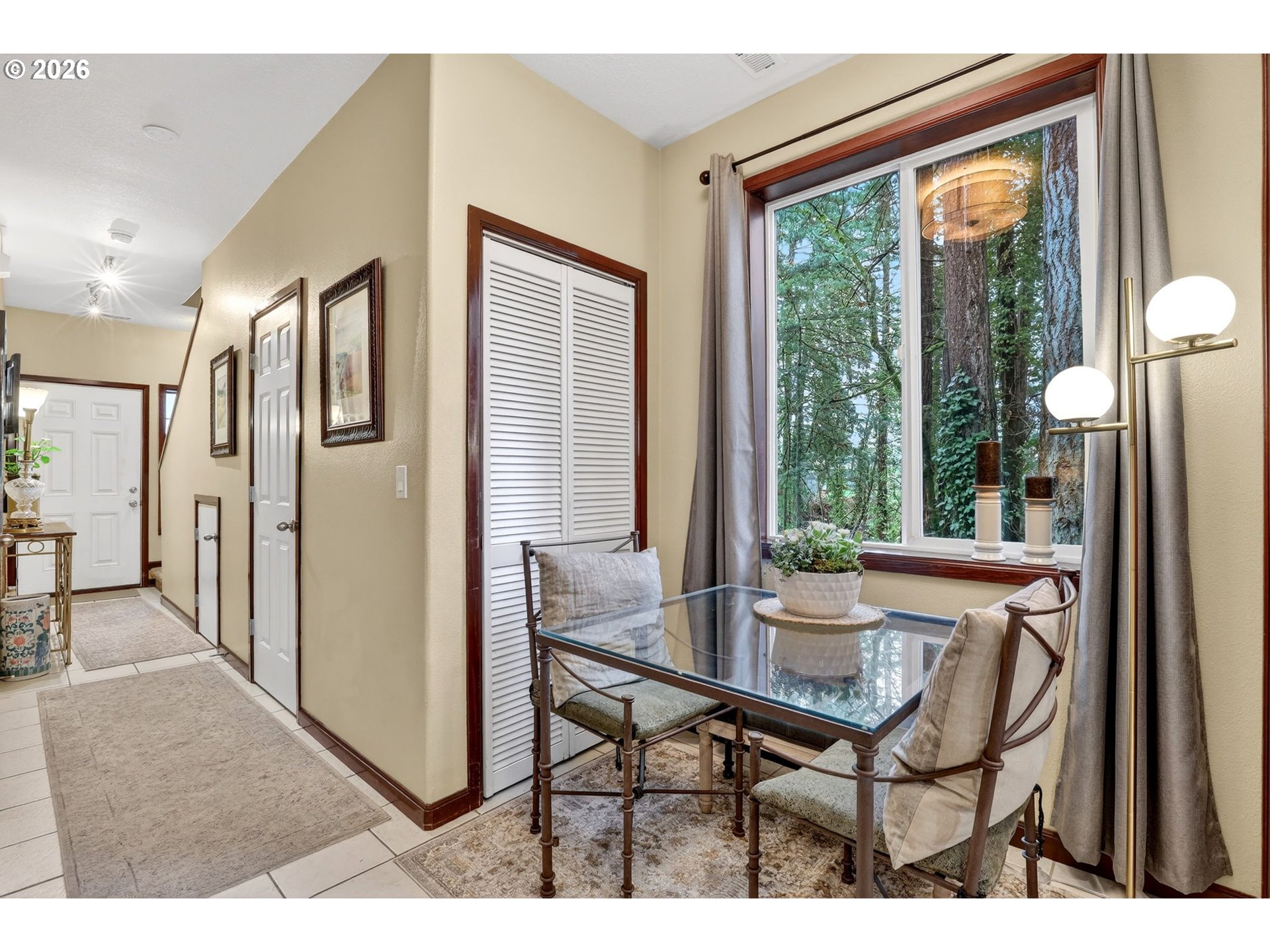 810 East 9th Street, Unit D13 Newberg, OR 97132 - Photo 11 of 42 a view of a livingroom with furniture and front door