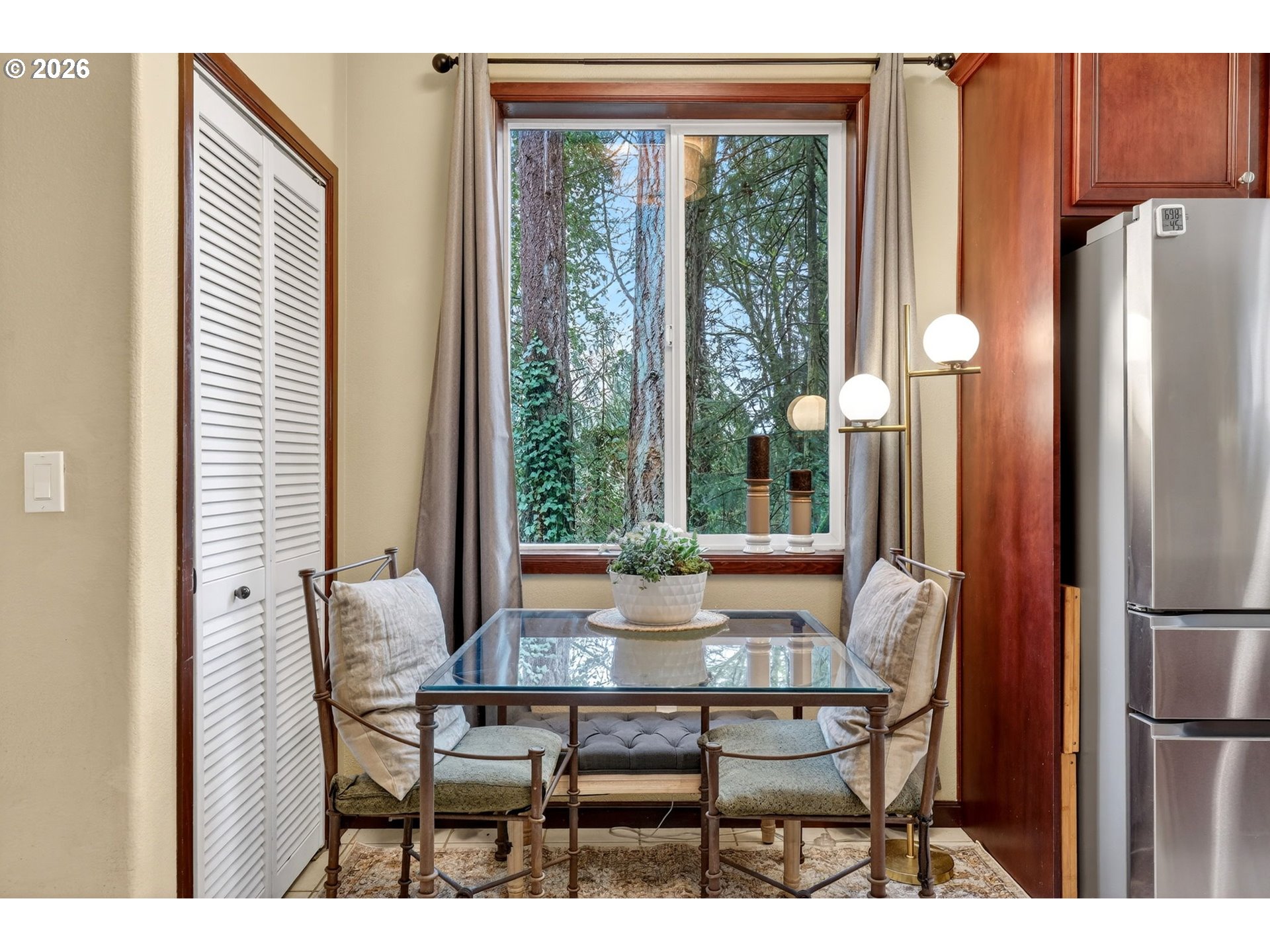 810 East 9th Street, Unit D13 Newberg, OR 97132 - Photo 12 of 42 a dining room with furniture and a window