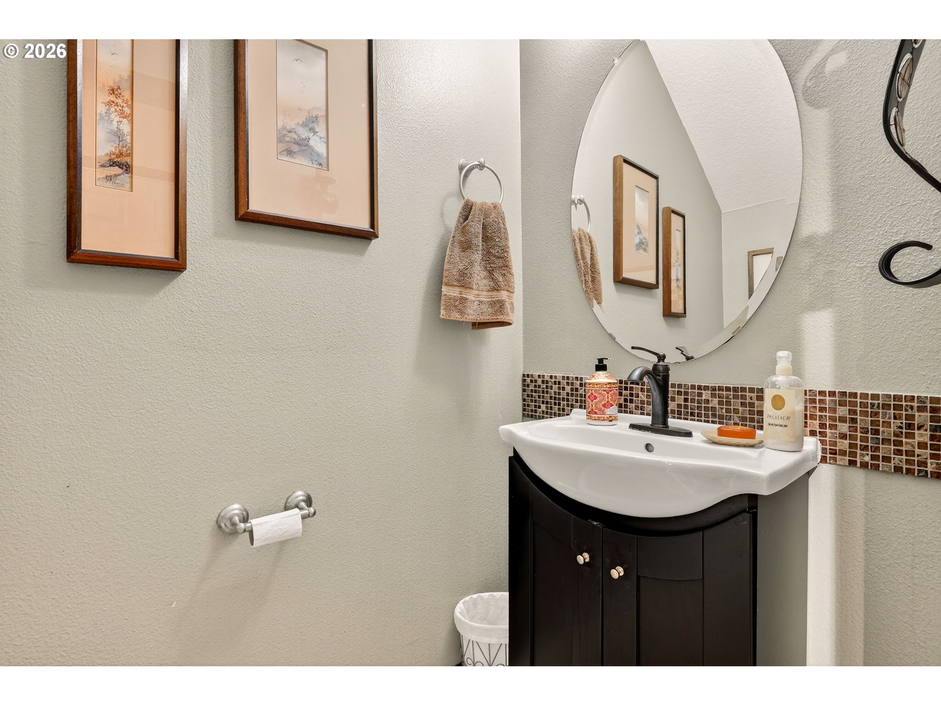 810 East 9th Street, Unit D13 Newberg, OR 97132 - Photo 20 of 42 a bathroom with a sink and a mirror