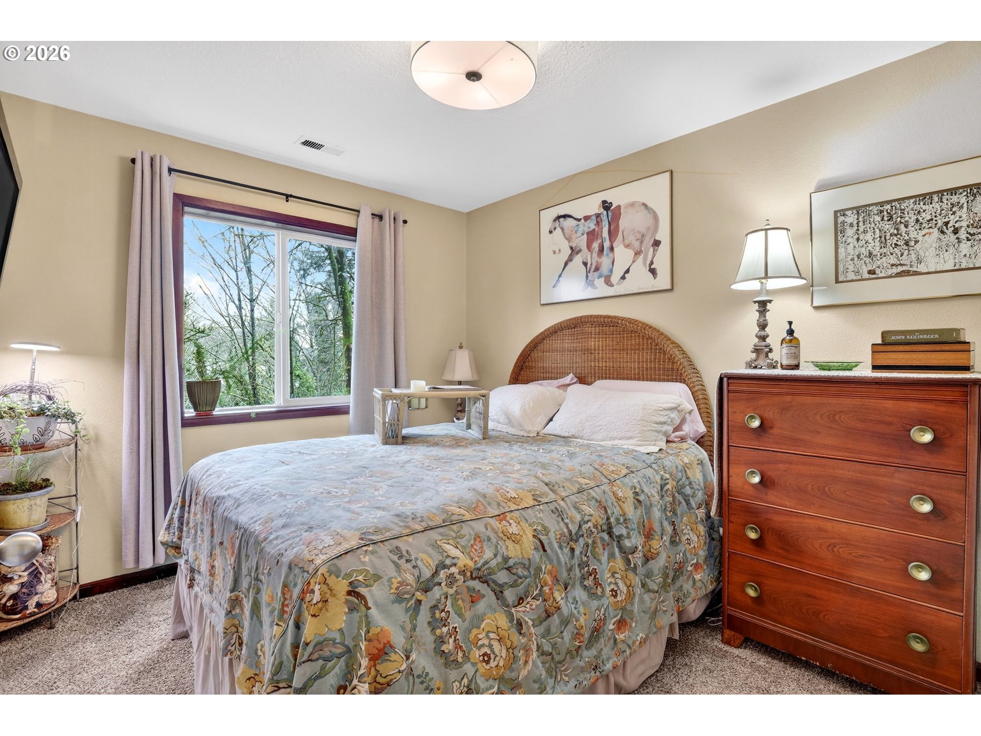 810 East 9th Street, Unit D13 Newberg, OR 97132 - Photo 26 of 42 a bedroom with a bed and a window