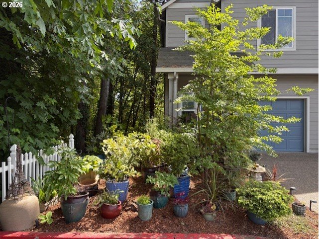 810 East 9th Street, Unit D13 Newberg, OR 97132 - Photo 4 of 42 a picture of flowers
