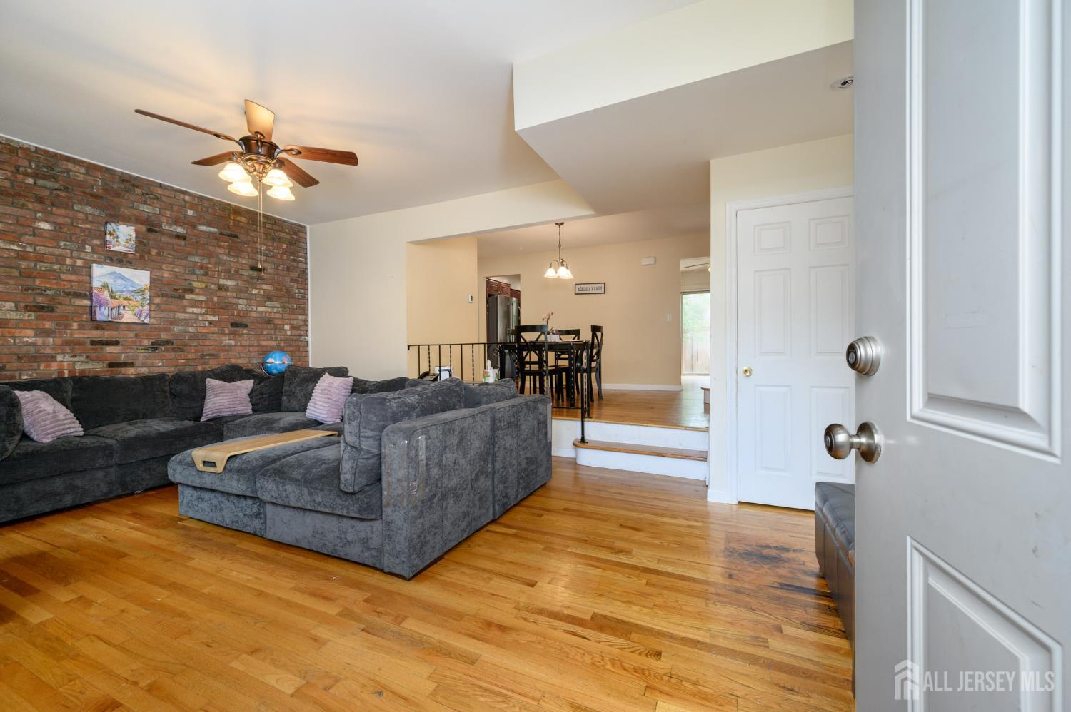 171 Howell Avenue Fords, NJ 08863 - Photo 3 of 33