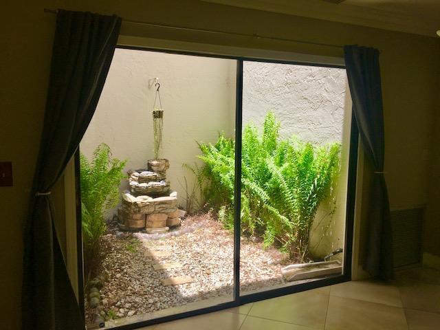 7611 Solimar Circle Boca Raton, FL 33433 - Photo 20 of 22 Atrium