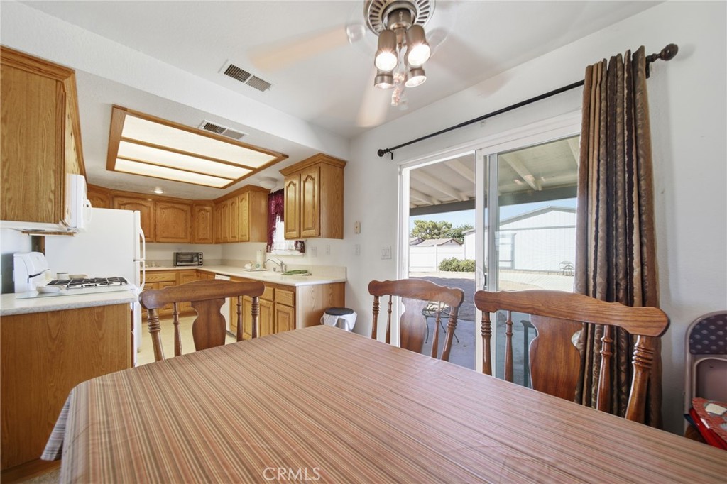 11998 Omak Road Apple Valley, CA 92308 - Photo 7 of 25 Gallery Image 7