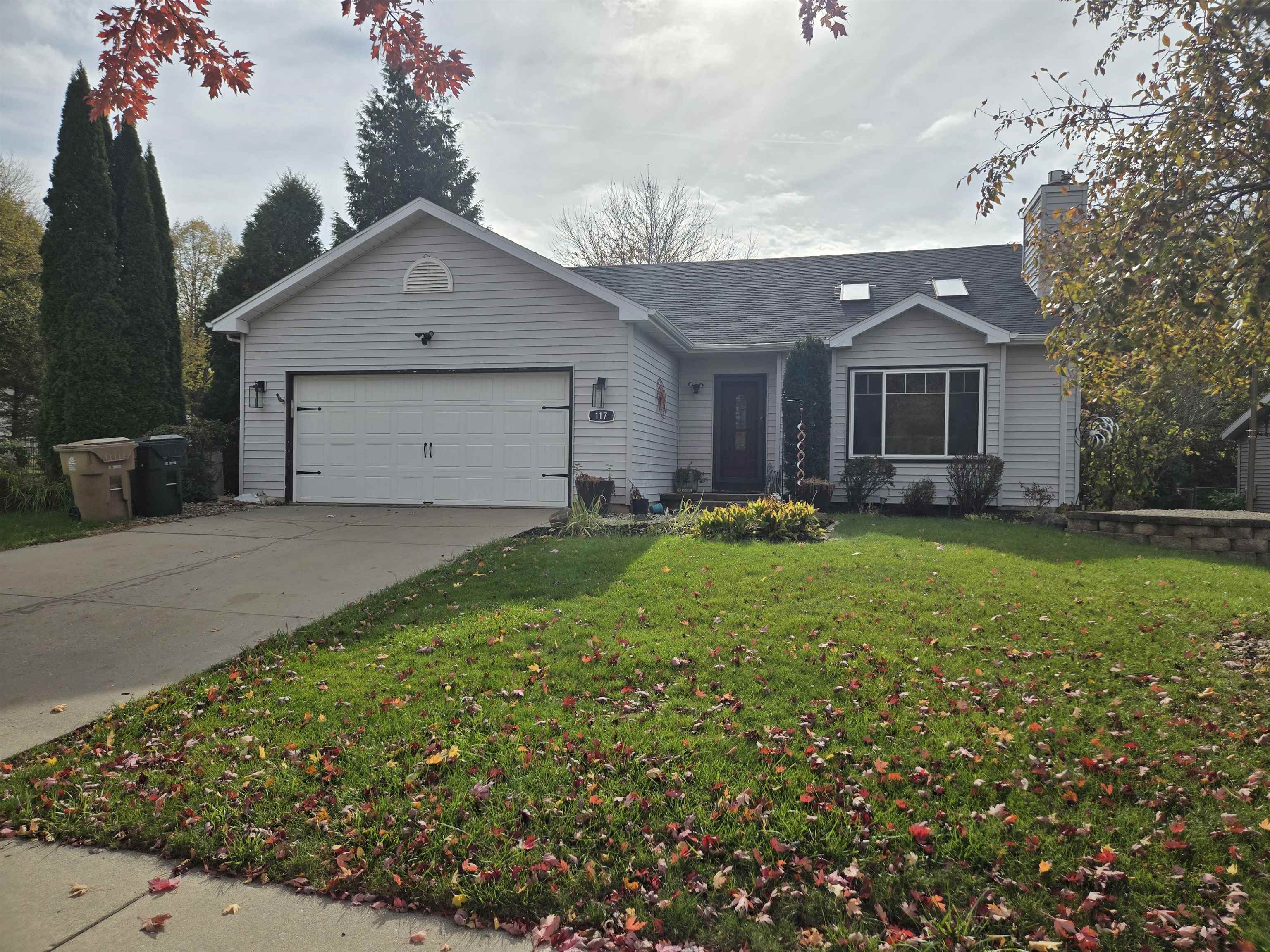 117 Knutson Drive Madison, WI 53704 - Photo 2 of 28