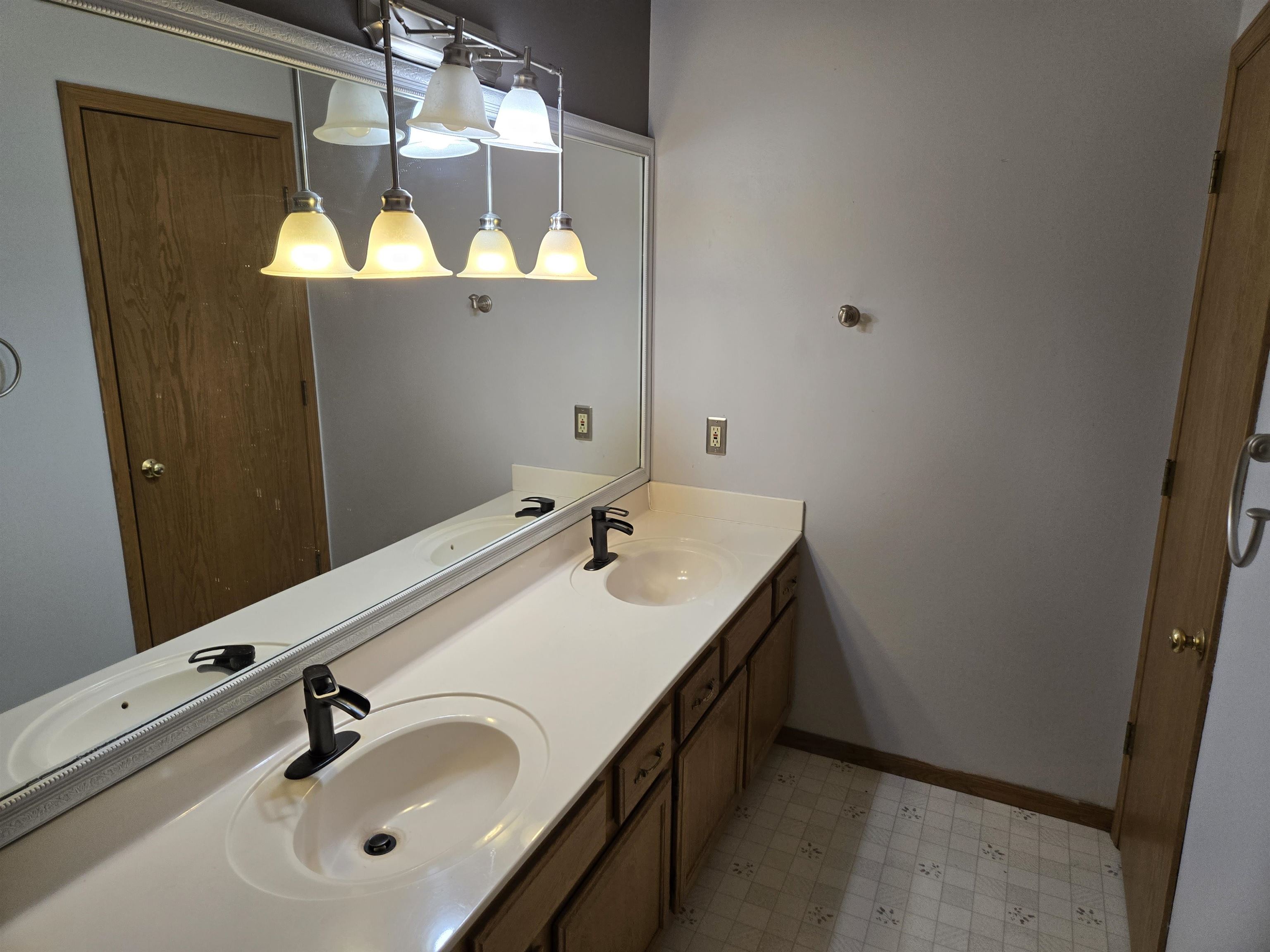 117 Knutson Drive Madison, WI 53704 - Photo 22 of 28