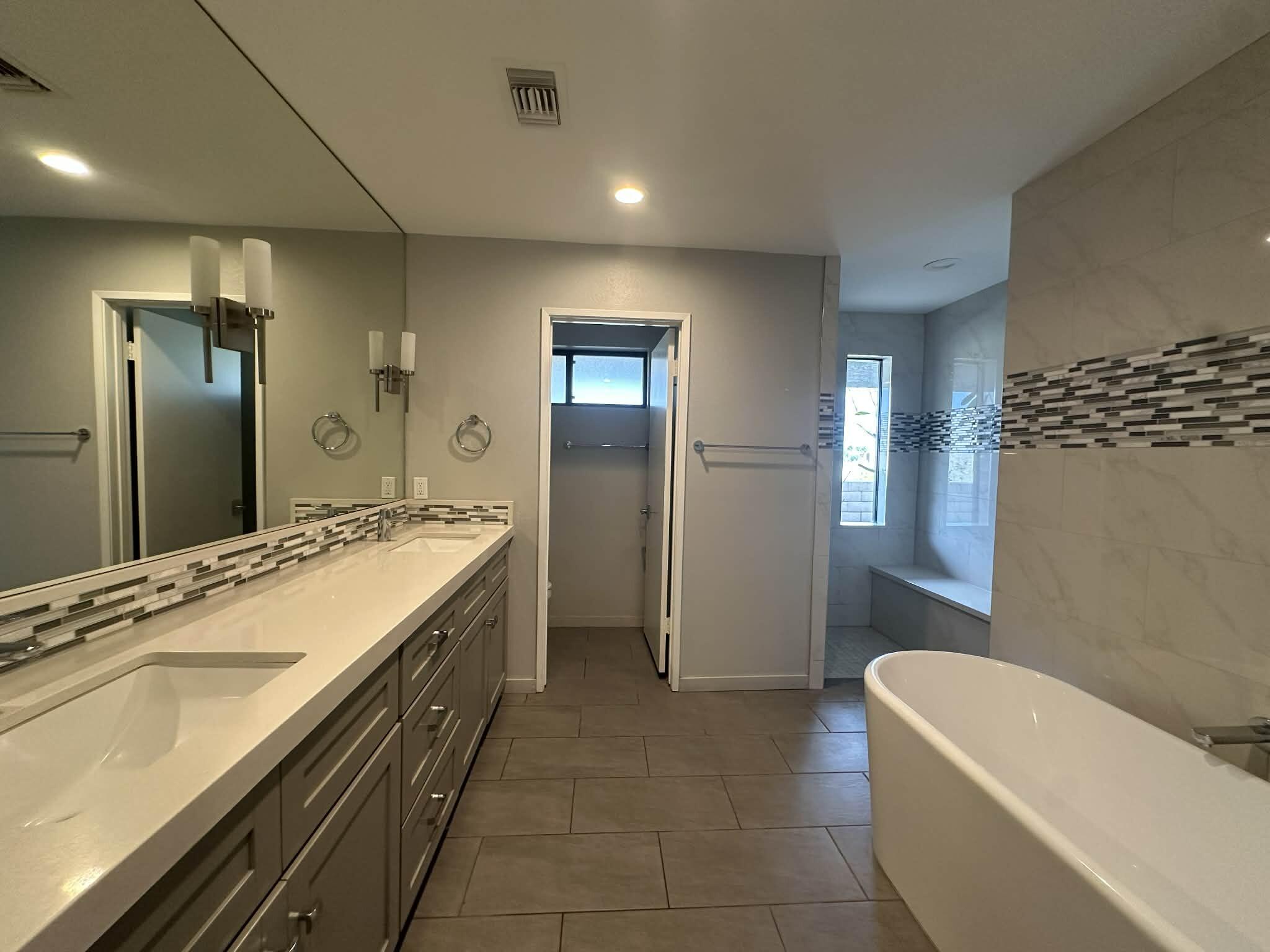 4 Saturn Circle Rancho Mirage, CA 92270 - Photo 27 of 32 a spacious bathroom with a bathtub and a sink