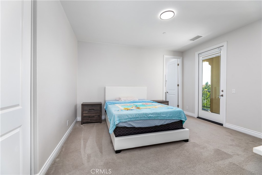 60 Gainsboro Irvine, CA 92620 - Photo 30 of 34 a bedroom with a bed and a window