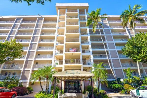$145,500 | 2661 South Course Drive, Unit 707, Pompano Beach, FL 33069