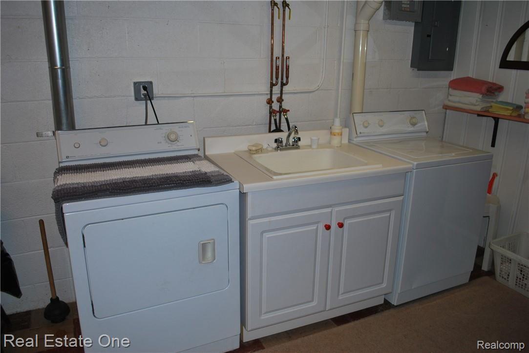 216 North Gulley Road Dearborn, MI 48128 - Photo 50 of 64 Laundry Room with Updated Washtub