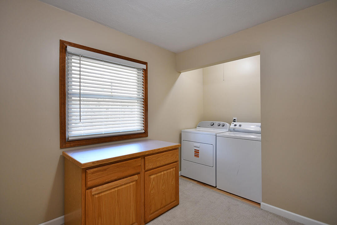 176 4 Mile Road Northwest Comstock Park, MI 49321 - Photo 13 of 27 Laundry