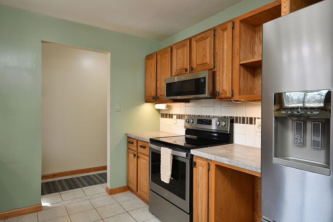 176 4 Mile Road Northwest Comstock Park, MI 49321 - Photo 2 of 27 Kitchen2