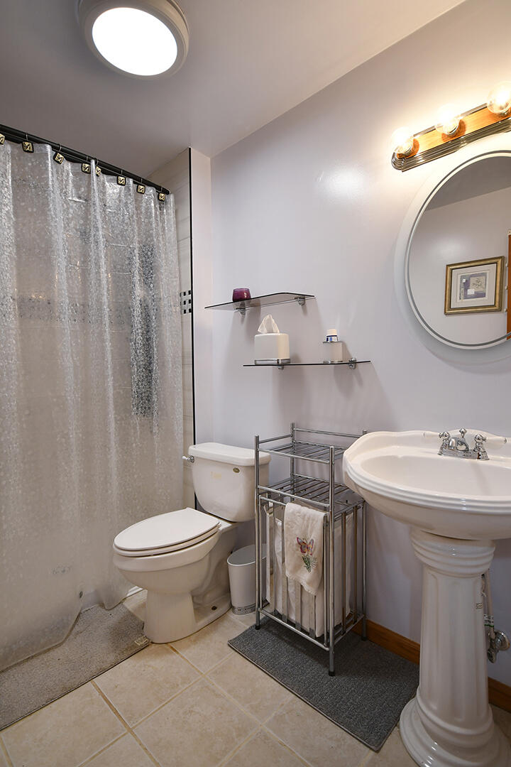 176 4 Mile Road Northwest Comstock Park, MI 49321 - Photo 8 of 27 MainBath1